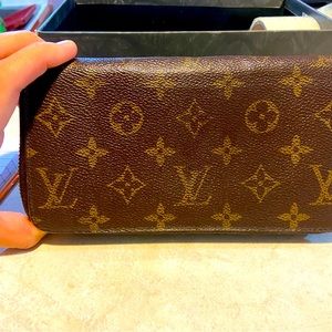 VINTAGE LOUIS VUITTON WALLET